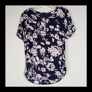 Ann Taylor Short Sleeve Blouse Floral Print Size XS -NEVER WORN